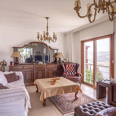 فيلة 3 Bedroom Villa With A Lovely Garden GundoğAn