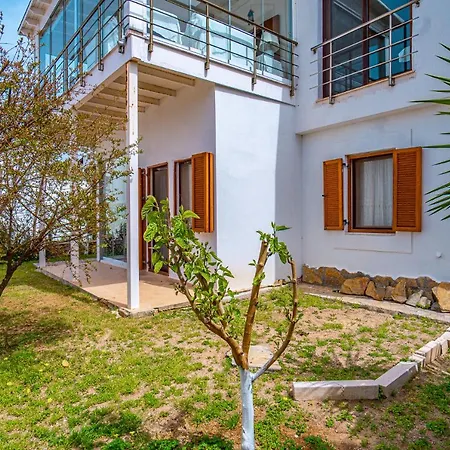 3 Bedroom Villa With A Lovely Garden GundoğAn Bodrum